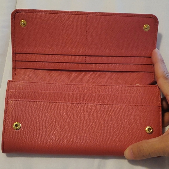 PRADA Pink Saffiano Leather wallet.....very good condition. Final sale! - Picture 3 of 10